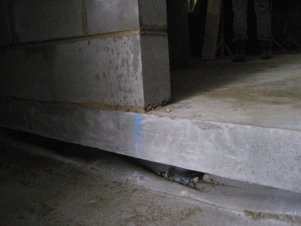 Block Walls Built off Floating Floor